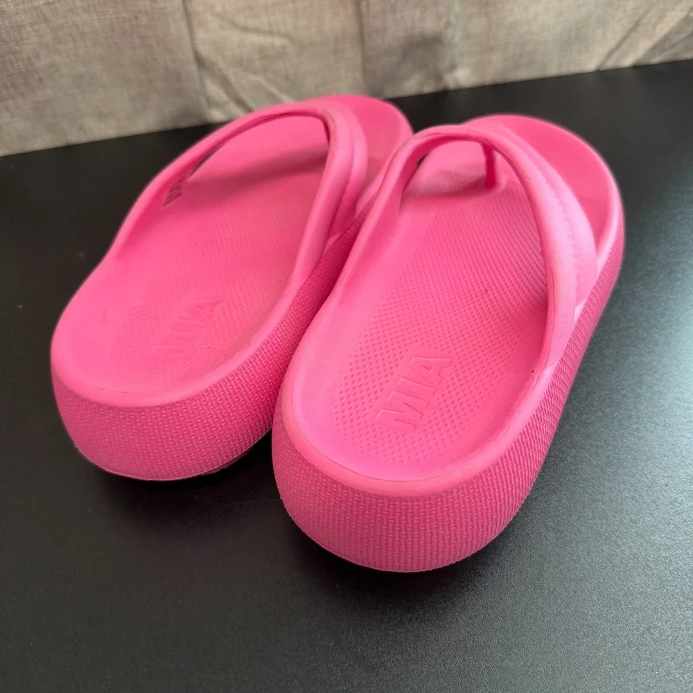 MIA Summer Flip Flops Sandals Women's 9M Pink Casual Comfort‎ Beach Pool Lounge